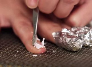 How to safely remove gel and shellac at home?