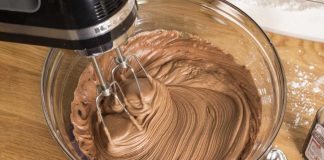 How To Make 2-Ingredient Chocolate Buttercream Frosting