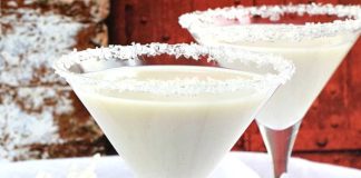 Snowflake Martinis are the perfect festive drink for the holidays.