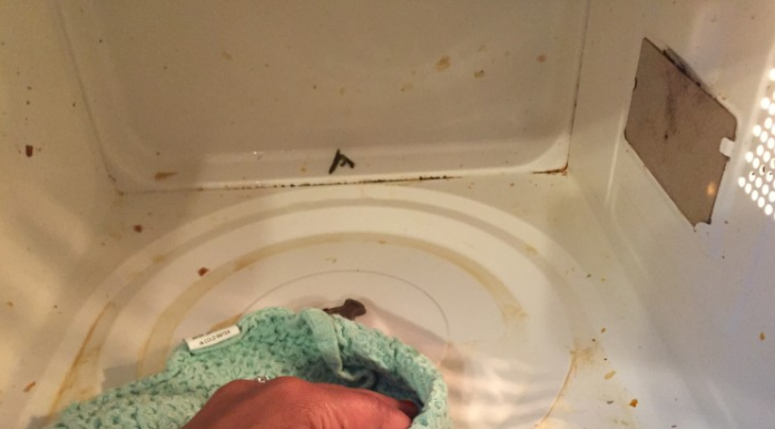 The no-scrub tip for cleaning the best microwaves