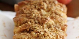 Apple Cinnamon Streusel Pull-Apart Bread