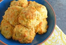 How to make red lobster-inspired cheddar and berry cookies.