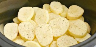 All you need is a slow cooker and a few ingredients to make this delicious “potatoes au gratin” recipe.
