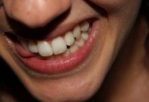 How to Remove Plaque From Your Teeth in Just 2 Minutes