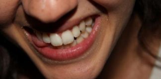 How to Remove Plaque From Your Teeth in Just 2 Minutes