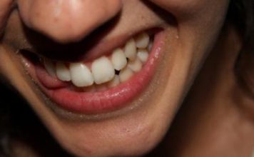 How to Remove Plaque From Your Teeth in Just 2 Minutes