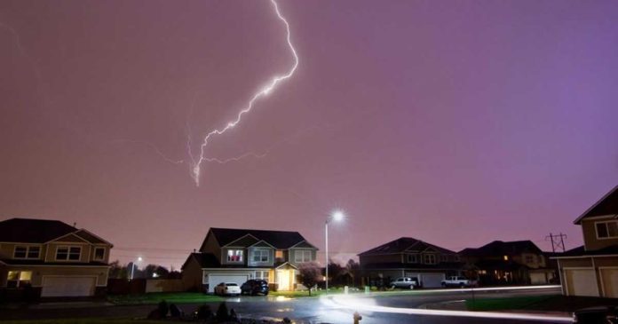 Potential risks of showering or washing dishes during a storm - Cleaning & Household 2024 | PopcornTime