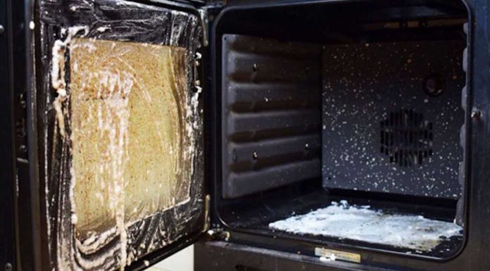 How To Deep Clean The Oven – DIY Cleaning Solution