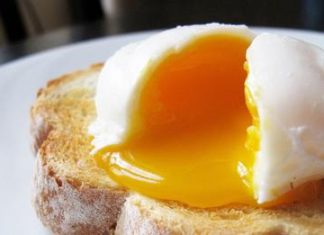 How to Poach Eggs Perfectly