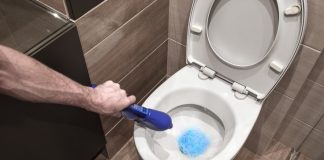 How to unclog your toilet without a plunger?