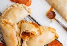 Pizza Empanadas (Empanadillas de Pizza)