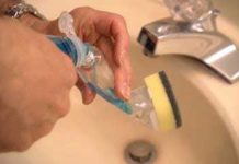 How To Effectively Clean The Tub And Shower