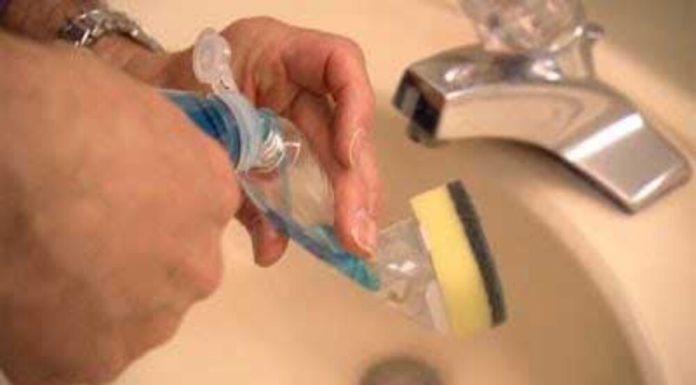 How To Effectively Clean The Tub And Shower