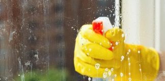 How to Make Homemade Window Cleaner