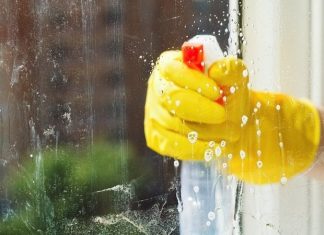How to Make Homemade Window Cleaner
