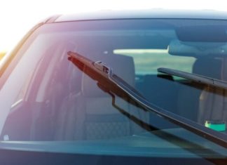 This is the Best Way to Clean Car Windows