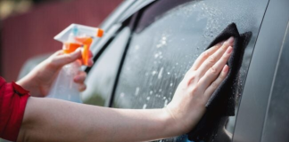 This is the Best Way to Clean Car Windows