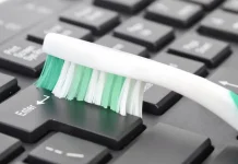 Clean These Items When It’s Time to Throw Out Your Toothbrush