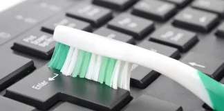 Clean These Items When It’s Time to Throw Out Your Toothbrush