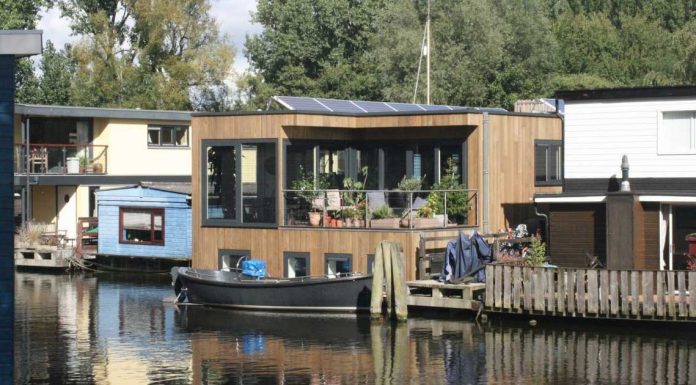 A luxury retreat that’s a far cry from your average boathouse.