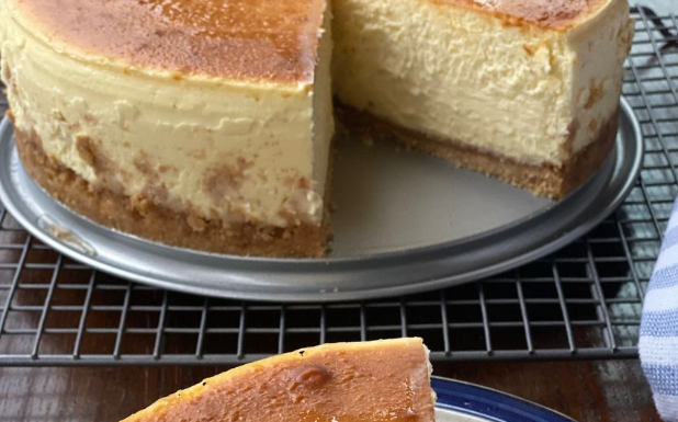 Forget All Other Cheesecake Recipes. This Is the ONLY One You Need.