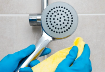 Foam in the shower? You’re cleaning it wrong! Prepare this two-ingredient shower cleaner!