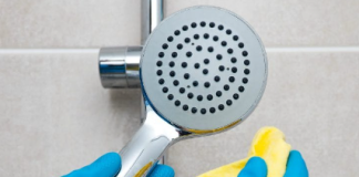 Foam in the shower? You’re cleaning it wrong! Prepare this two-ingredient shower cleaner!