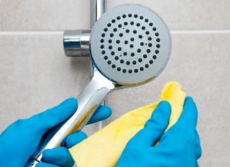 Foam in the shower? You’re cleaning it wrong! Prepare this two-ingredient shower cleaner!