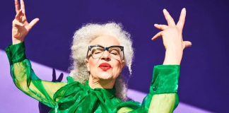 92-year-old woman ignores people’s opinions and wears colorful clothes: “I’ve always been a rebel”