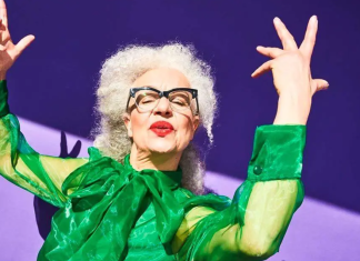 92-year-old woman ignores people’s opinions and wears colorful clothes: “I’ve always been a rebel”