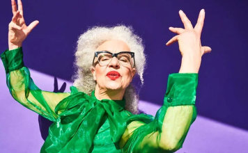 92-year-old woman ignores people’s opinions and wears colorful clothes: “I’ve always been a rebel”
