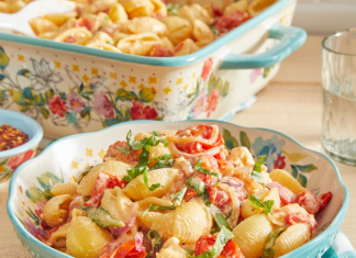 This Baked Feta Pasta Recipe Went Viral For A Reason