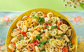 This Veggie Pasta Salad Has a Spicy Kick