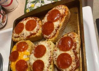 EASY GARLIC BREAD PIZZA