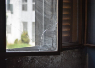 How to Fix a Crack in Glass