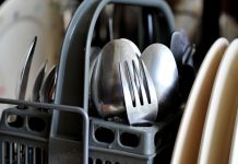 Do you load the cutlery in the dishwasher correctly ?