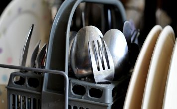 Do you load the cutlery in the dishwasher correctly ?