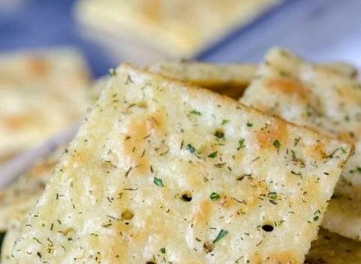 DILL PICKLE SALTINES
