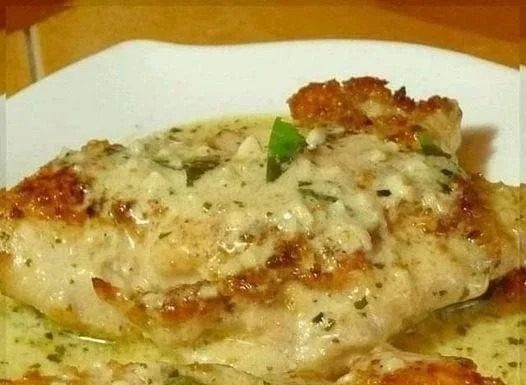 CREAMY GARLIC BUTTER PARMESAN CHICKEN