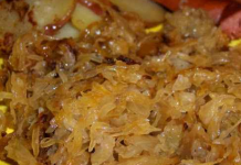 German sauerkraut & bratwurst & bacon onion potatoes