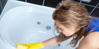 Simple and Natural Method to Erase Rust Stains from Your Bathtub