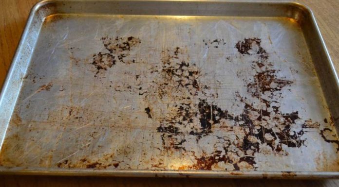 Effective Tips For Cleaning Stained Baking Pans And Sheets