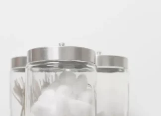 How to Deodorize a Smelly Trash Can with Cotton Balls