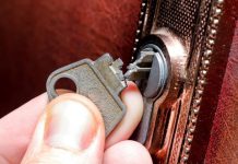 How to remove a key that broke in the lock: 5 tricks to avoid disassembling everything