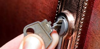 How to remove a key that broke in the lock: 5 tricks to avoid disassembling everything
