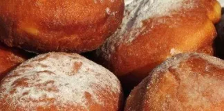 Irresistible Custard-Infused Pączki Delight