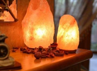 8 Benefits To Having A Himalayan Salt Lamp In Your Home