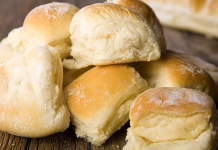 Simple recipe for Thanksgiving dinner rolls