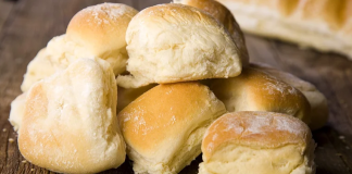 Simple recipe for Thanksgiving dinner rolls