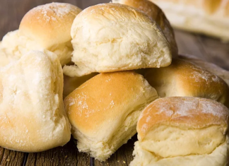 Simple recipe for Thanksgiving dinner rolls